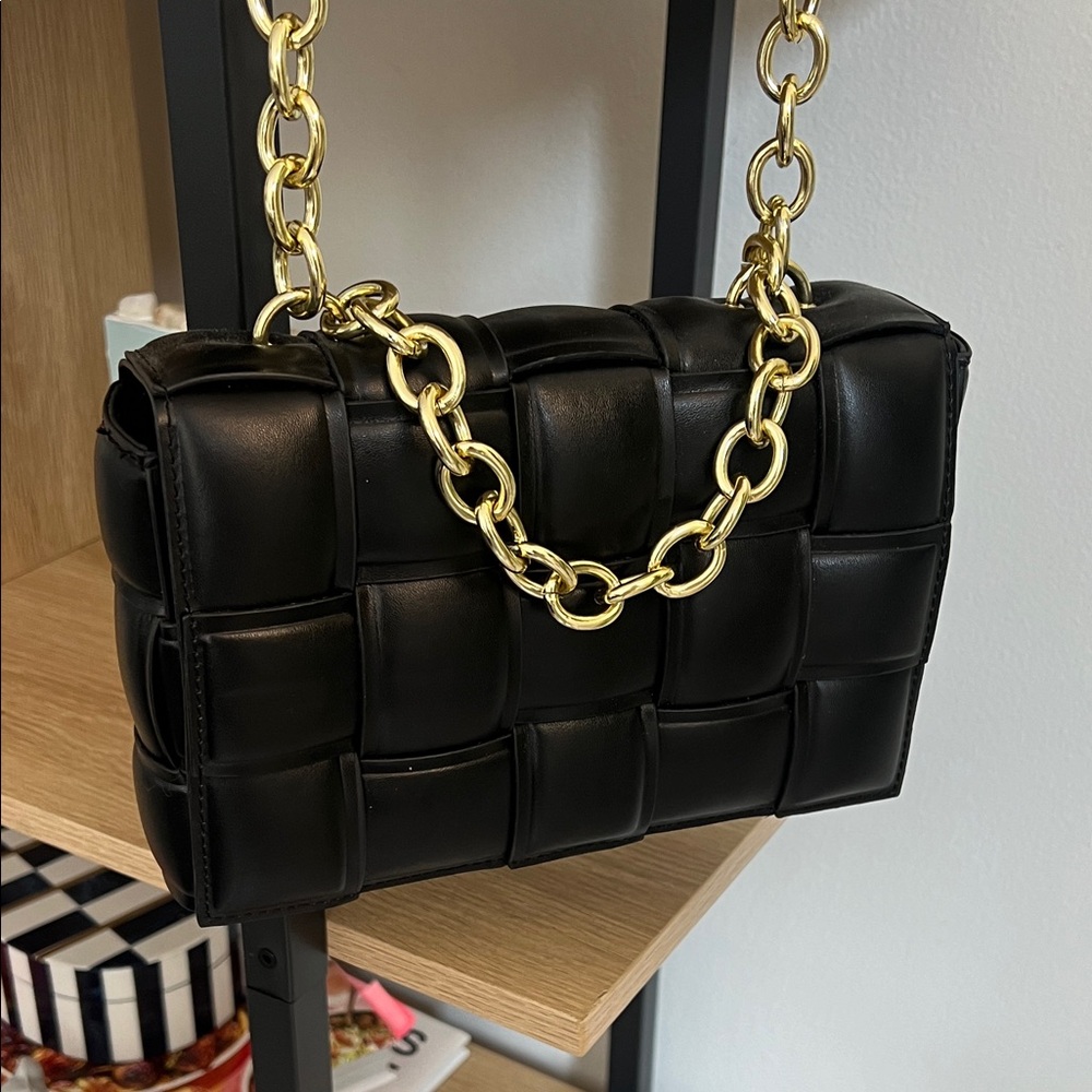 Elegant Black Quilted Chain Bag